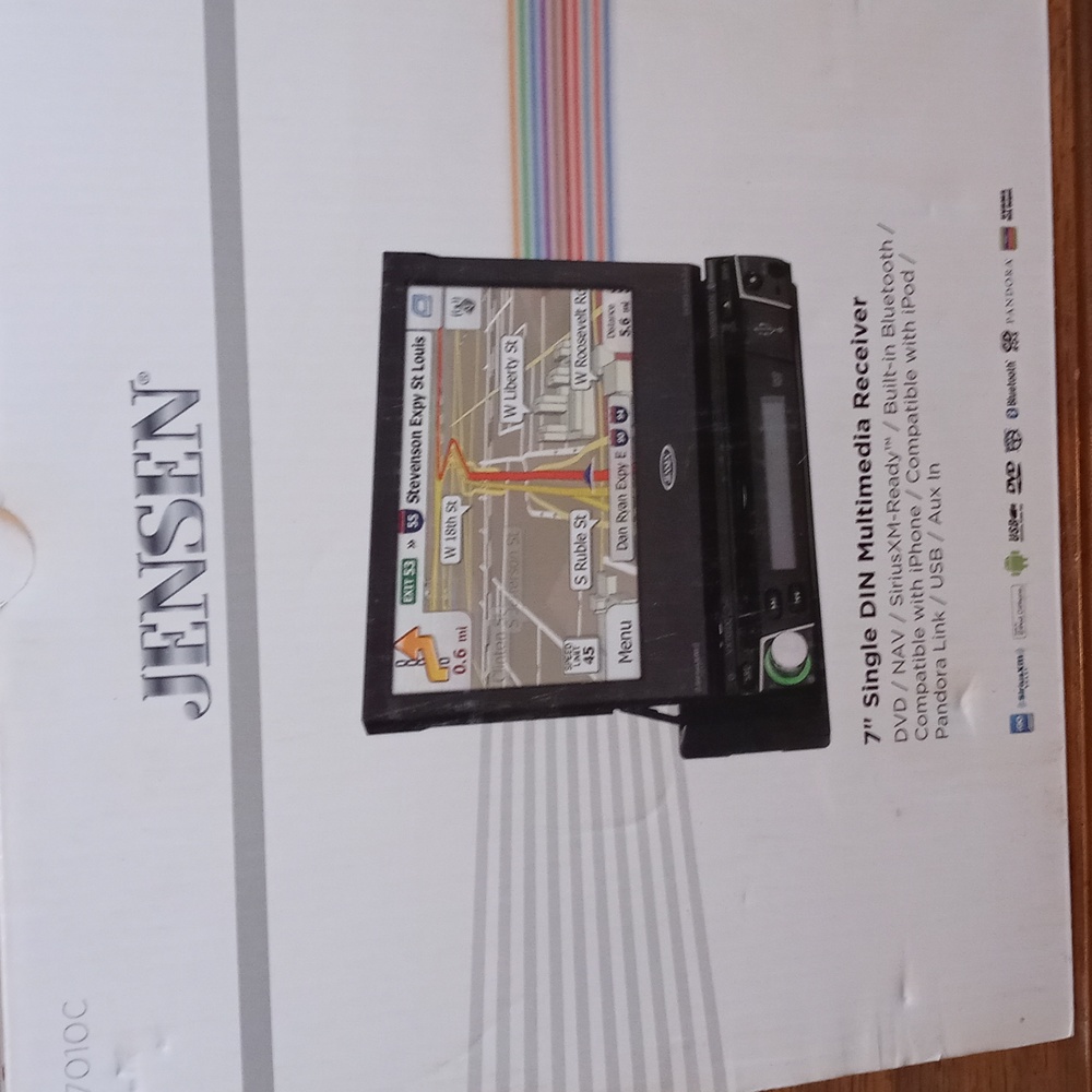 Jensen 7" Single DIN Multimeda Receiver.